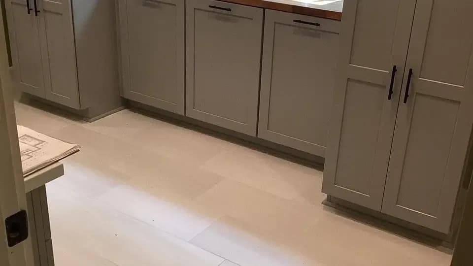 Close view of the redone tile in Erik L.’s bathroom.