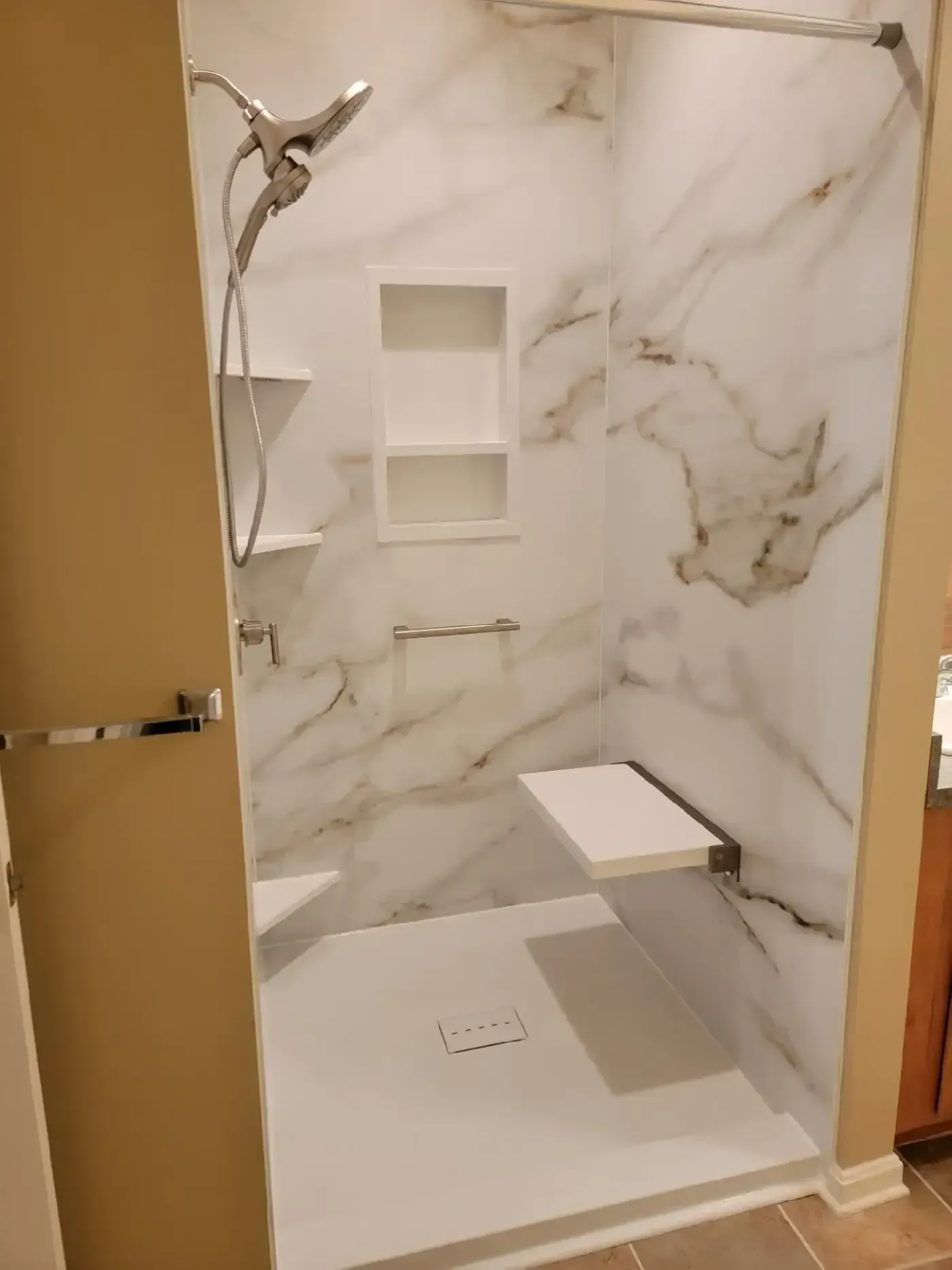 walk-in-shower-seat-bentonville-Twist & Spout
