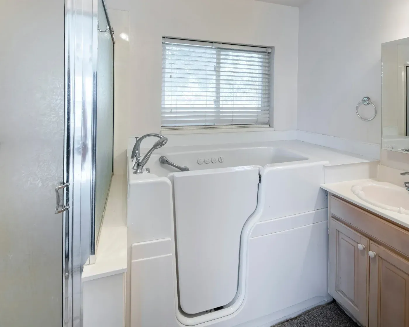 safe-walk-in-tub-springdale-Twist & Spout